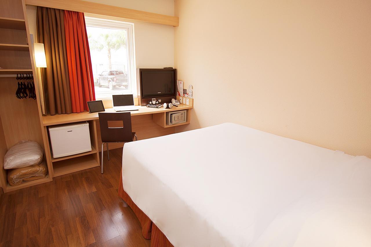 Готель Ibis Curitiba Aeroporto Сан-Жозе-дус-Піняйс Екстер'єр фото